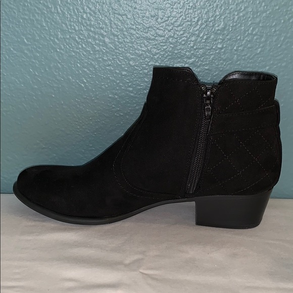 Black ankle-boots - size 7 1/2 Women’s - Picture 4 of 5